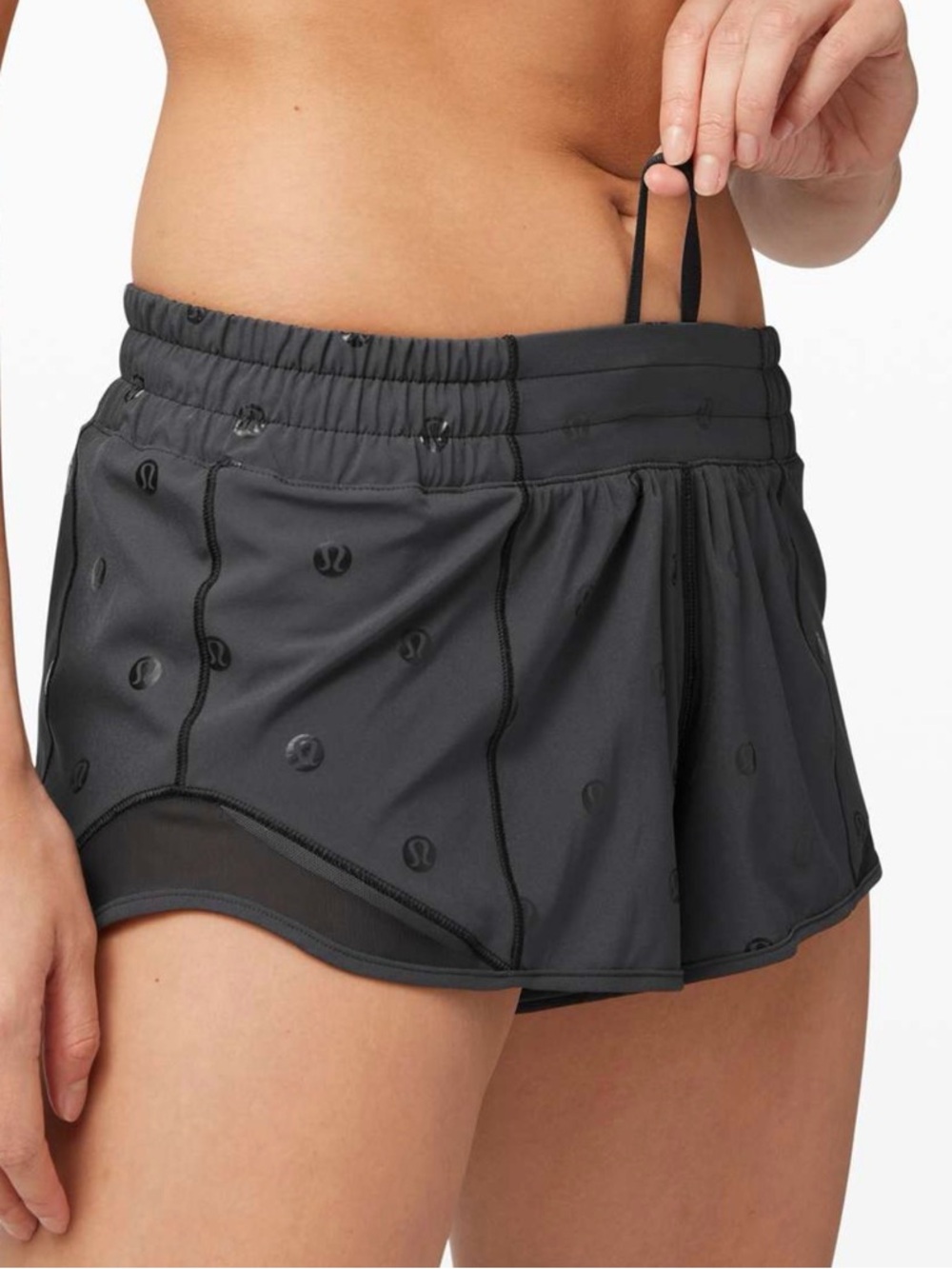 lululemon black hotty hot shorts 2.5